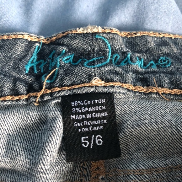 Jean shorts - Picture 2 of 3